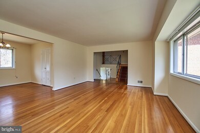 6541 Kerns Rd, Falls Church, VA 22044 - photo 4