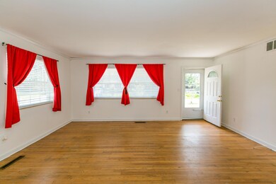 7049 Holiday Rd N, Jacksonville, FL 32216 - photo 6