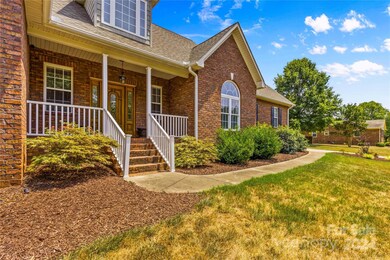 2654 Fines Creek Dr, Statesville, NC 28625 - photo 2