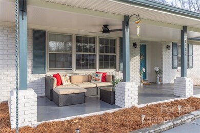 1046 Valley St, Statesville, NC 28677 - photo 2