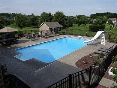 Swimming Pool/Hot Tub/Sauna. 40 x20  Saltwater Poo