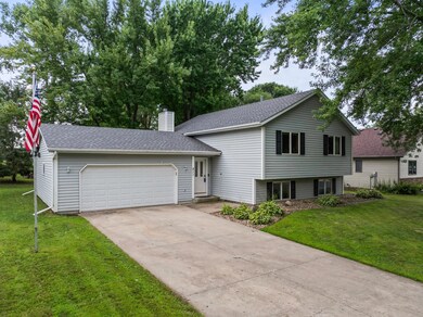 811 Spruce Ct, Pine Island, MN 55963 - photo 2