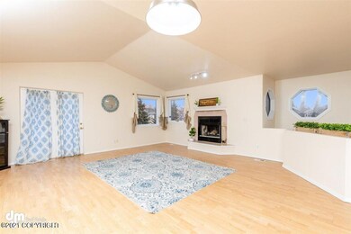 06-Living Room 20210428-DW-2285-Edit