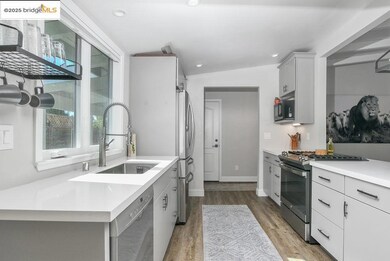 3184 Meadowbrook Dr unit 5, Concord, CA 94519 - photo 5