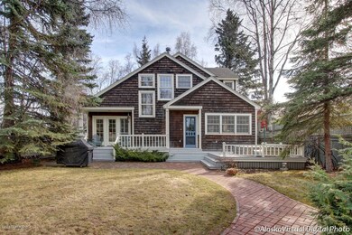 Lovely cedar shingled cottage