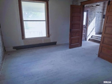 624 S Main St, Canton, IL 61520 - photo 6