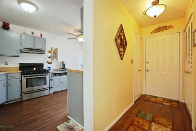 31 Azalea Ct unit 4, Staten Island, NY 10309 - photo 4