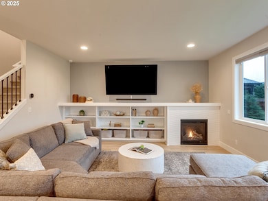 Living Room-Fireplace