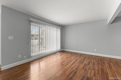 29756 City Center Dr unit 1, Warren, MI 48093 - photo 4