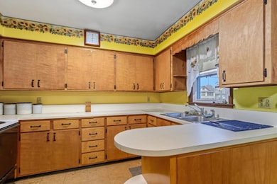 2424 Spring St, Racine, WI 53405 - photo 3