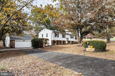 1189 Foxview Rd, Pottstown, PA 19465 - photo 2