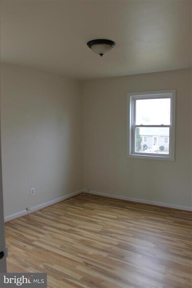 109 Morton Ct, Manassas Park, VA 20111 - photo 5