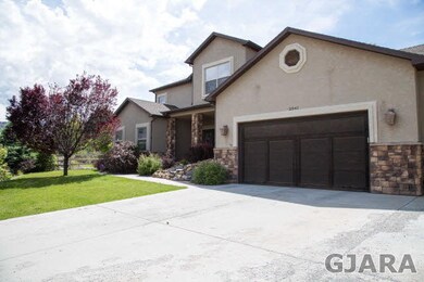 3 car garage, lots of parking.
