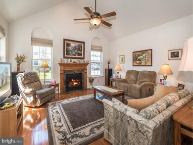 1040 Burgundy Cir, Pennsburg, PA 18073 - photo 5