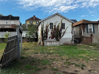 613 Crest Ave, Charleroi, PA 15022 - photo 3