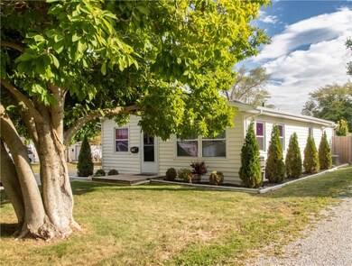 108 W 3rd St, Tilton, IL 61833 - photo 2