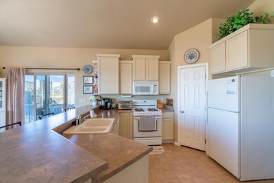 03a Kitchen