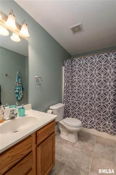 2413 W 54th St unit 9, Davenport, IA 52806 - photo 7