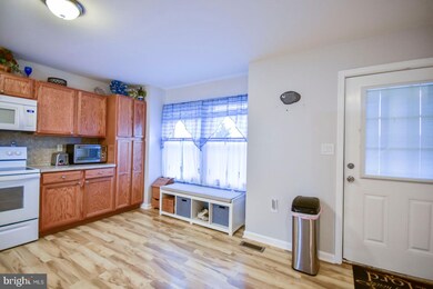 417 E 6th Ave, Ranson, WV 25438 - photo 3