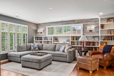 2938 Peachgate Ct, Glenview, IL 60026 - photo 3