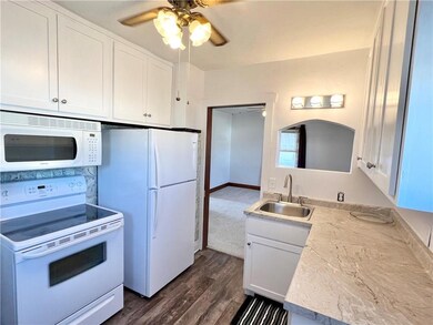 1009 S 5th Ave E, Newton, IA 50208 - photo 7