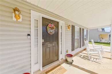 2219 Ballingarry Dr, Statesville, NC 28625 - photo 2