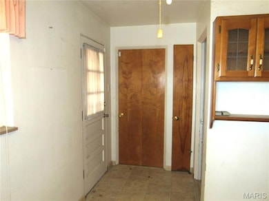 734 Berry Rd, Wood River, IL 62095 - photo 6