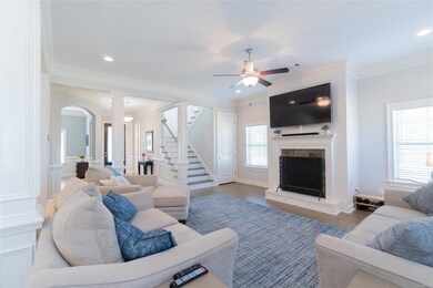 SPACIOUS FAMILY ROOM