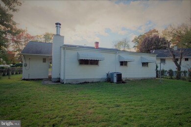 13707 Parkland Dr, Rockville, MD 20853 - photo 4