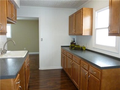 4504 Saint Rita Ln, Columbus, OH 43213 - photo 3