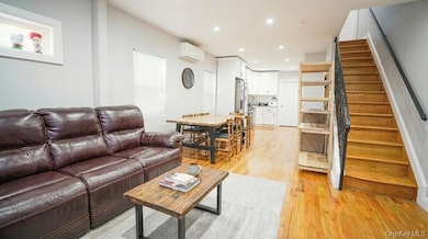 130-05 135th Place, South Ozone Park, NY 11420 - photo 3