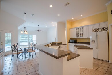 2590 Andover Ct-102