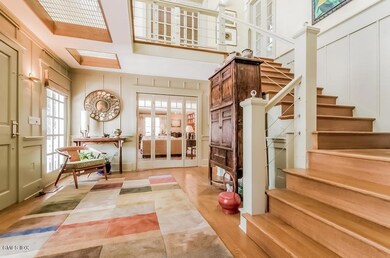 007-Foyer-830707-mls