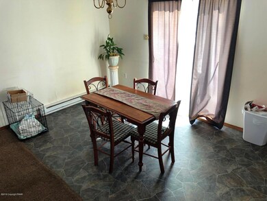 958 Country Place Dr, Tobyhanna, PA 18466 - photo 5