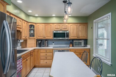 6731 Wilkes Ave, Davenport, IA 52806 - photo 2