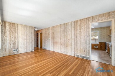 2652 Claredale Rd, Toledo, OH 43613 - photo 7