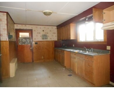 461 E River St, Orange, MA 01364 - photo 4