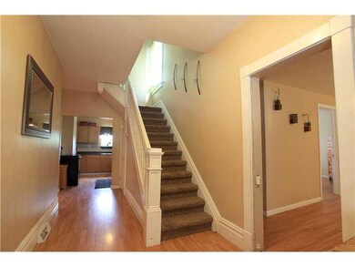 Entry/Foyer.