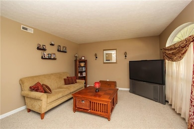 1612 Turning Leaf Dr, Franklin, IN 46131 - photo 3