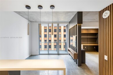 Centro unit 905, Miami, FL 33131 - photo 4