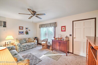 04-LIVING ROOM