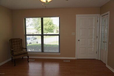 6800 Beackstone Ct, Louisville, KY 40228 - photo 6