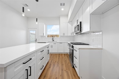 7719 Orebo St unit B, Houston, TX 77088 - photo 3