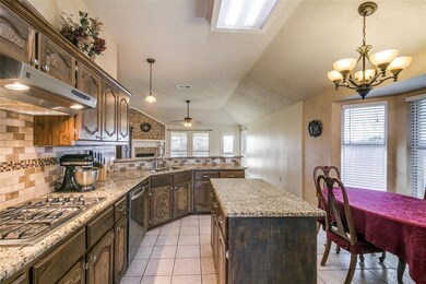 LARGE Kitchen with Eat-In Area