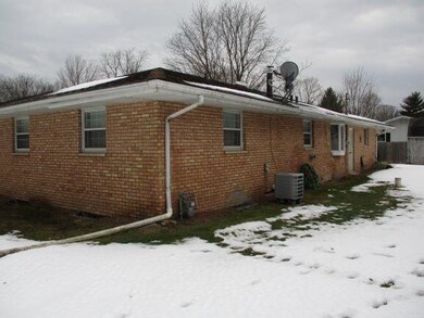 2215 Kathryn Dr, Niles, MI 49120 - photo 2