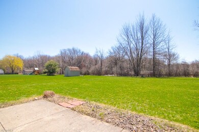 27093 Glenside Ln, Olmsted Falls, OH 44138 - photo 3