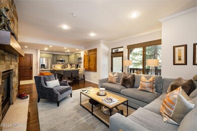aspenwood_lodge_209_interior_living_b
