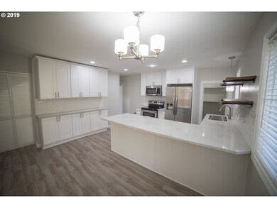 515 W 14th St, the Dalles, OR 97058 - photo 7