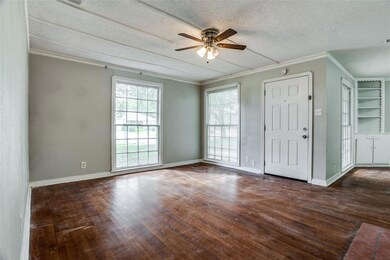102 Adams St, Cleburne, TX 76033 - photo 4