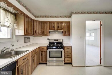 5502 Burrell Ct, Clinton, MD 20735 - photo 2